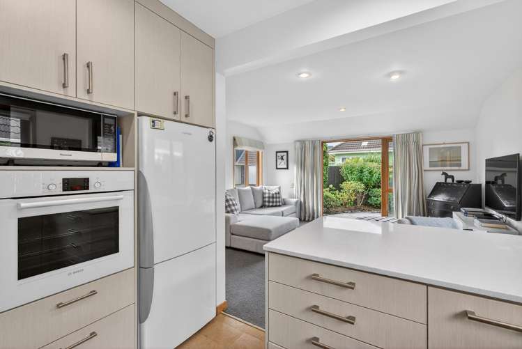 2/130 Muritai Road Eastbourne_4