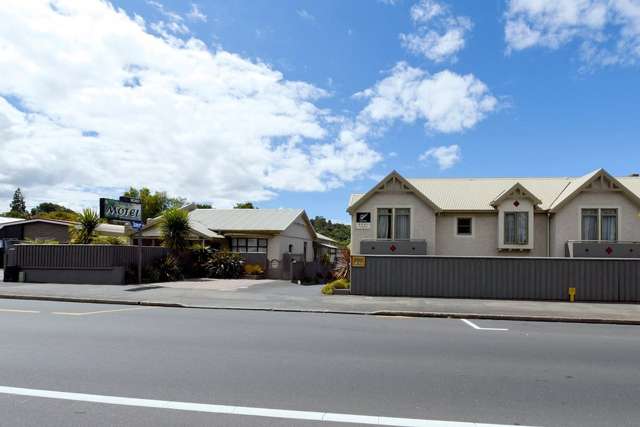 Land & Buildings - 16 Units - George St Dunedin