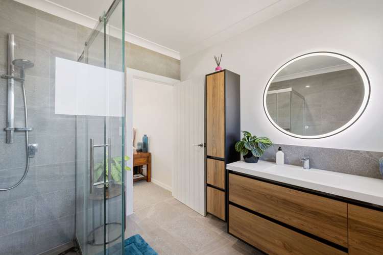 9 Shadbolt Drive Leamington_12