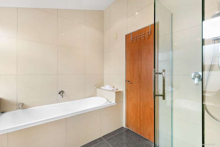 8a Queen Mary Avenue Epsom_17