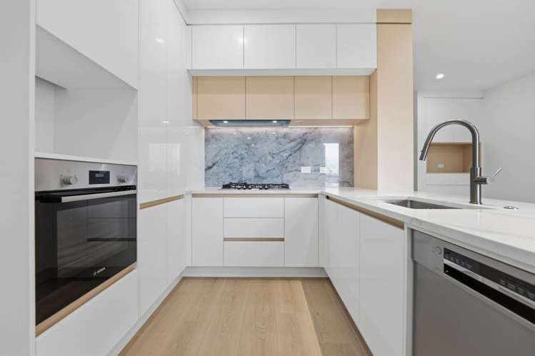 17 Karaka Village Parade Karaka_7