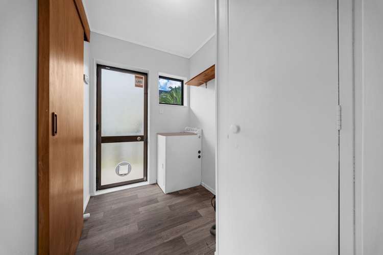 2/8 Millbrook Road Henderson_13
