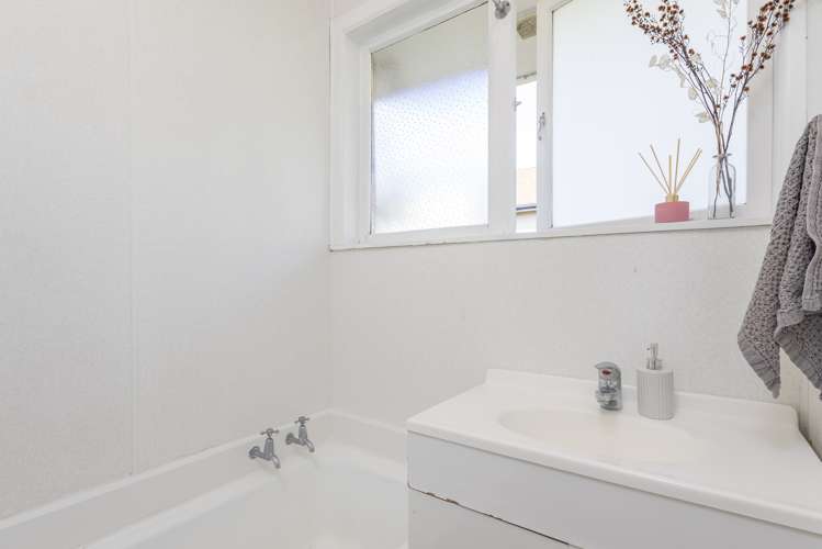 4/2a Peary Road Mount Eden_10