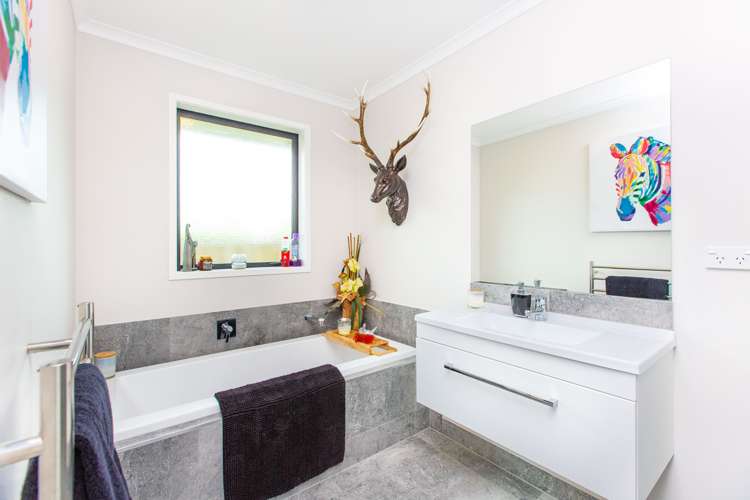 24 Kawariki Drive Baverstock_15