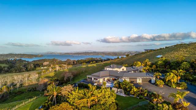 Coastal Lifestyle: Space, Views & Versatility