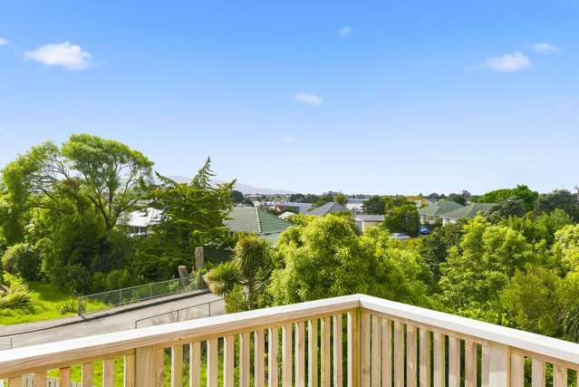 Freehold town house in a convenient location