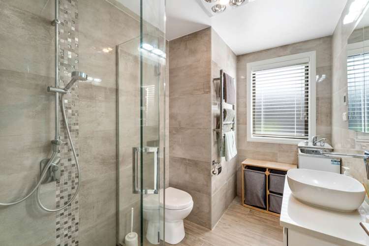 84 Intrepid Crescent Beachlands_24