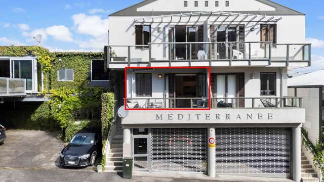 1b/10 Crummer Road Grey Lynn_1