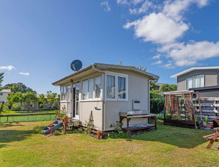 44 Marine Parade Cooks Beach_33