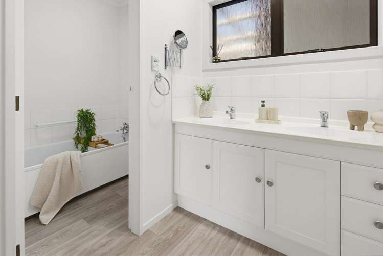 21 Caesars Place Churton Park_15