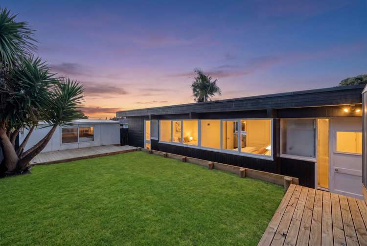 21 Lawrence Crescent Hill Park_6