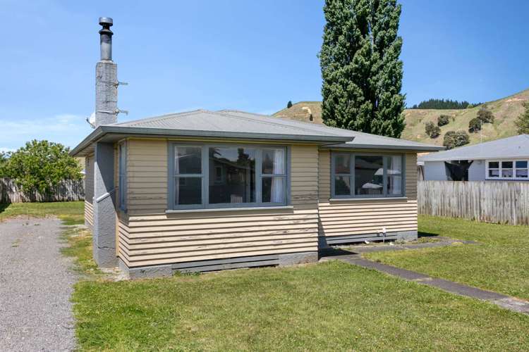 10 Currie Street Te Karaka_1