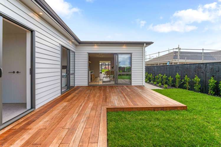 77 Parish Drive_3