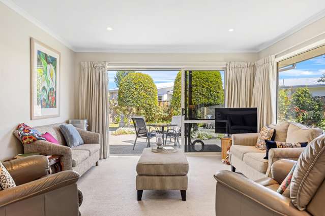 Sun-filled living in the sought-after Oaks