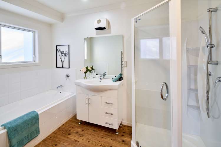 64 Te Puia Drive Aotea_15