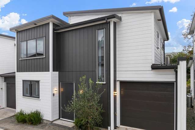 Freehold & Freestanding near Keith Hay Park