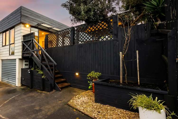2/5 Witheford Drive Bayview_13