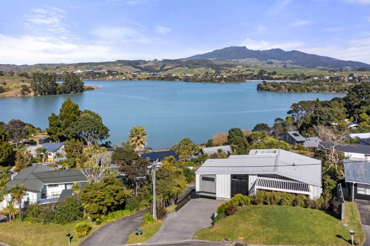 21 Point Street Raglan_40