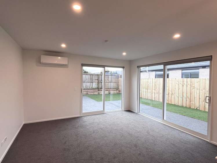 6 Accadia Drive 11103_5