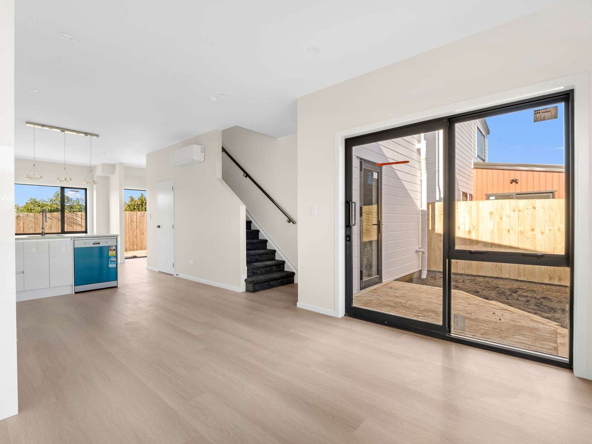 4/7 Kingfisher Place Favona_0