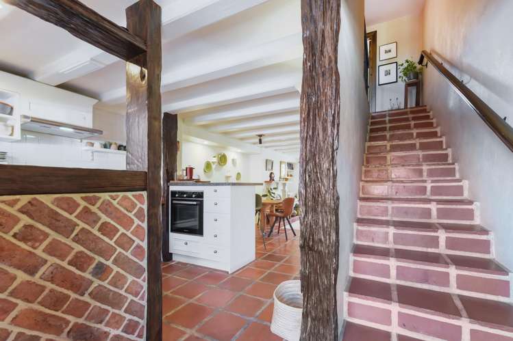 3/6 Quiet Woman Way Monaco_8