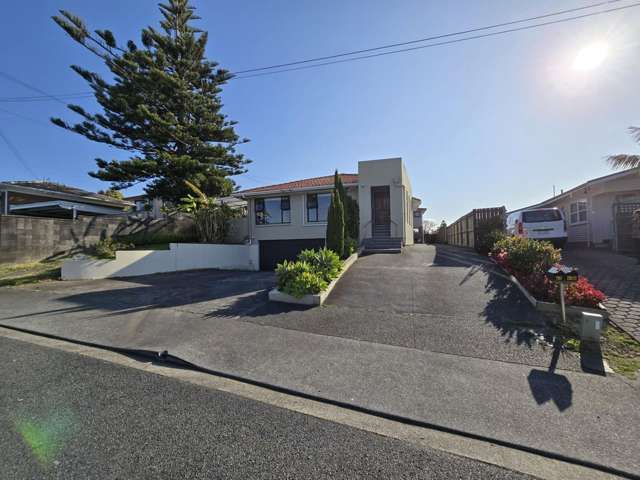 Sunny three bedroom house in Mt Roskill