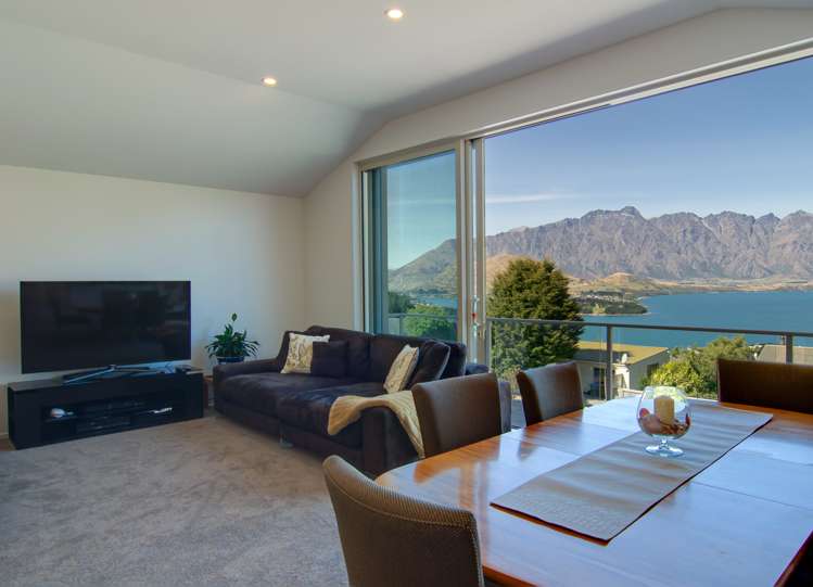 28 Wynyard Crescent Fernhill/Sunshine Bay_5