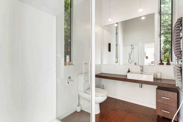 31 Lone Kauri Road Karekare_17