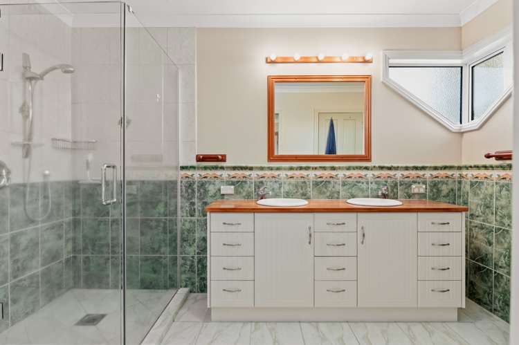 16 Thistlewood Avenue Hamilton East_25