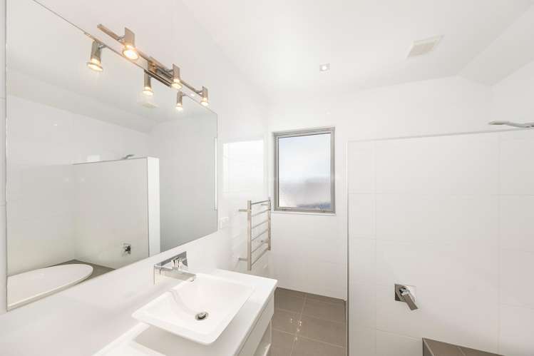 8 Waitikiri Square Parklands_14