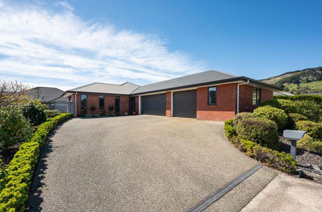 Triple Garage, Workshop & Room for the Motorhome