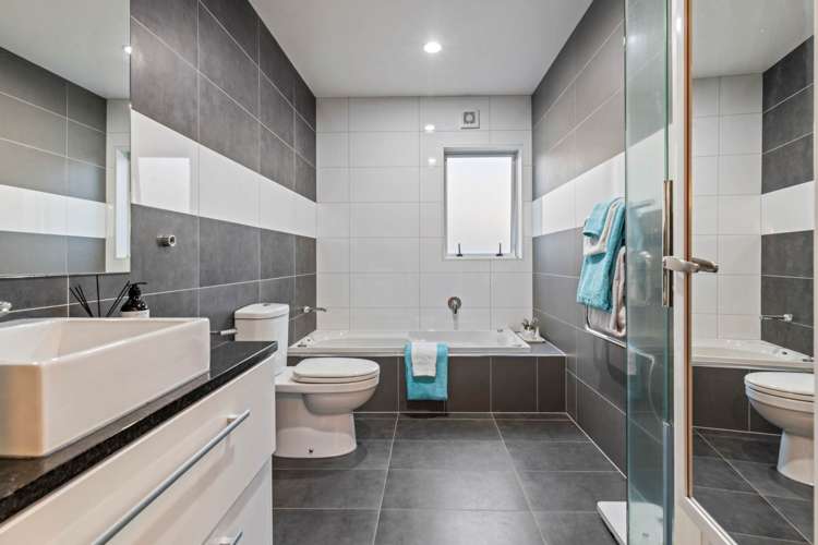 7 Lucca Crescent Flat Bush_12