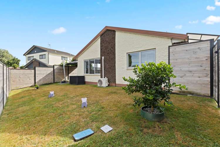 1/58 Challen Close Conifer Grove_8