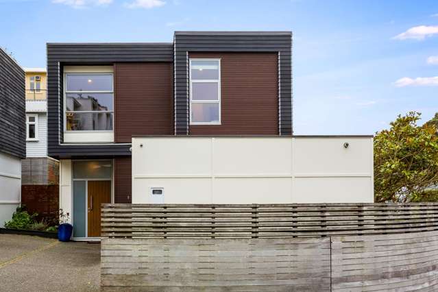 STYLISH CITY FRINGE & FREEHOLD