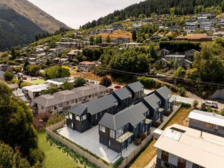 36 and 38 Hallenstein Street Queenstown_4