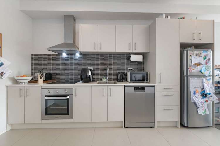 37/11 Ray Small Drive Papakura_7