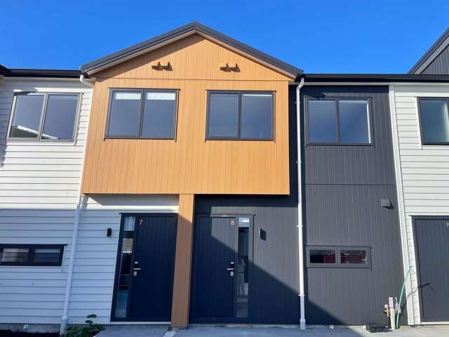 Stylish Townhouse in Prime Pakuranga Location