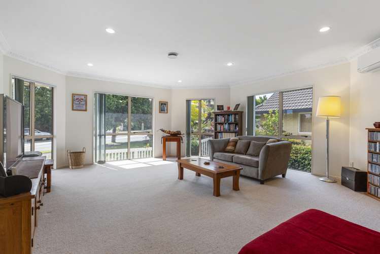 64 Whitford Road Botany Downs_15
