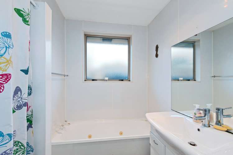 1 Skerten Avenue Hornby South_9