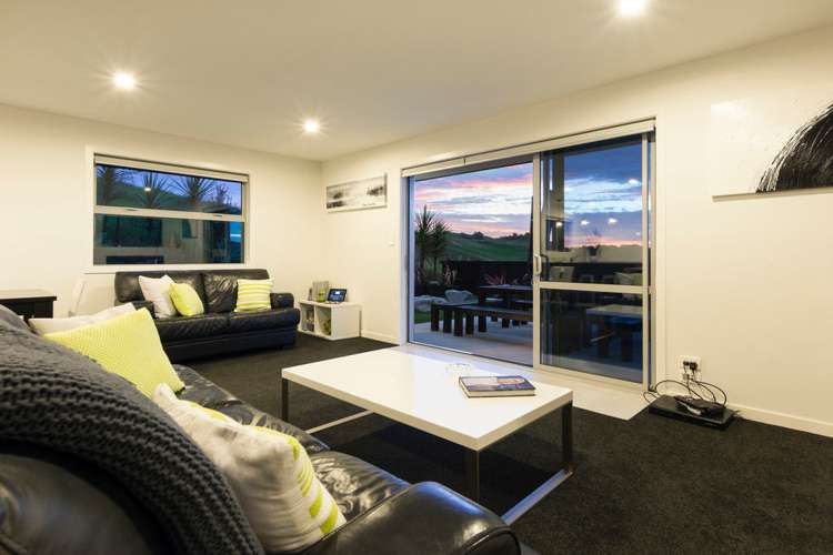 254 Ballintoy Park Drive Welcome Bay_10