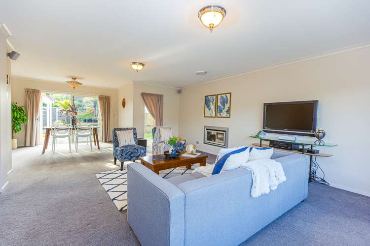 7 Lithgow Drive Otamatea_3