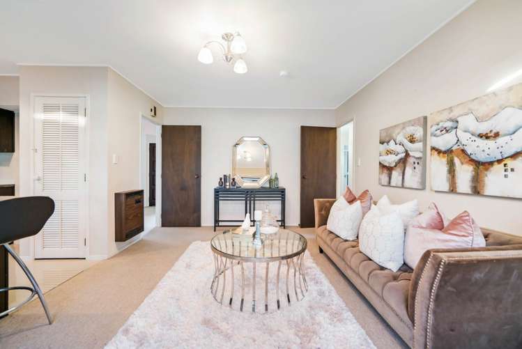 16 Saint Simon Place Botany Downs_11