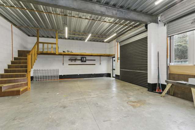 LARGE WORKSHOP GARAGE + MORE
