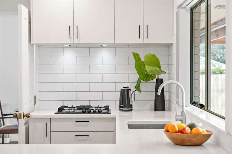 5 Bernie Edwards Place Botany Downs_9