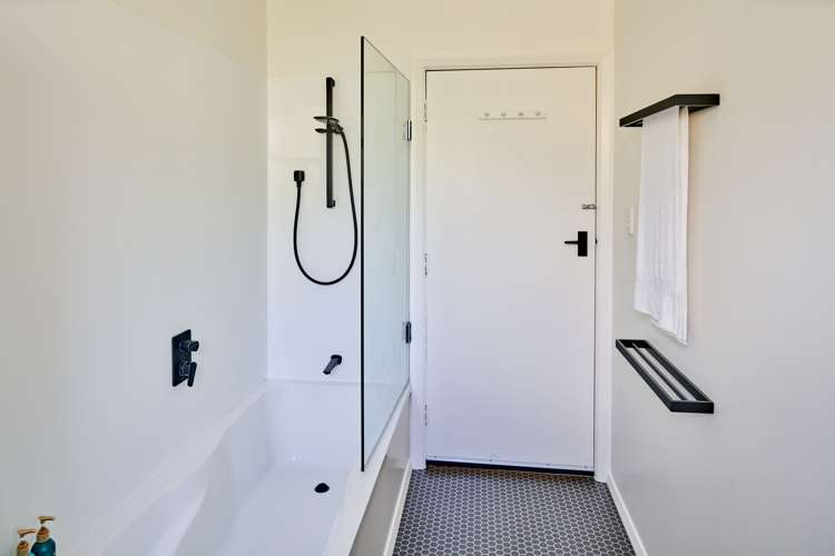 44 Raroa Terrace Tawa_10