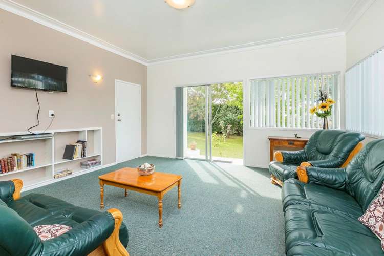 15 Tirimoana Road Te Atatu South_16