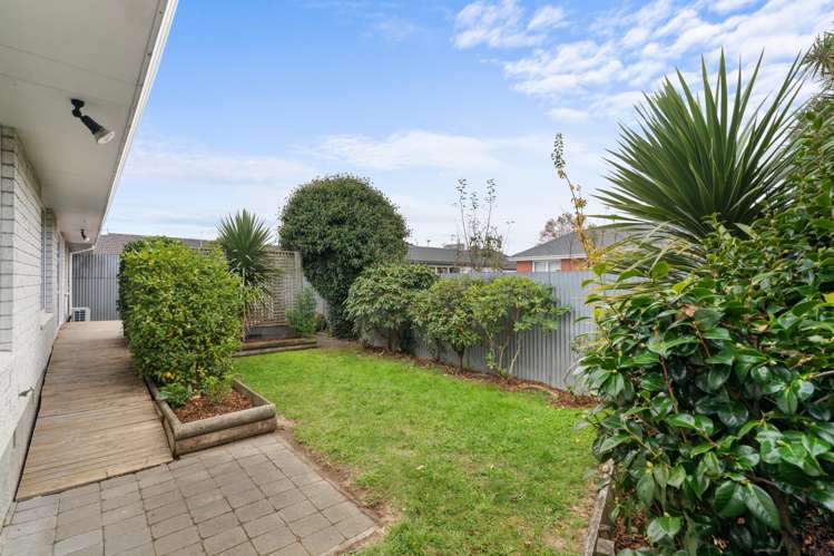 1/18 Sawtell Place Northcote_11