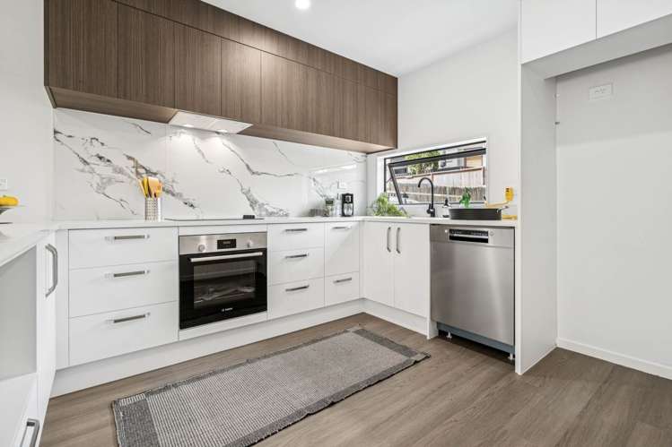 2/14 Freyberg Place Howick_6