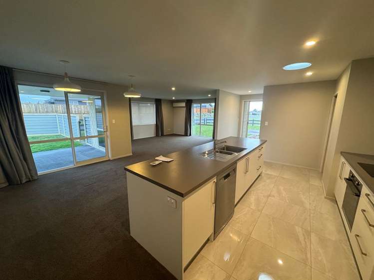 2 Bianca Crescent Stratford_1