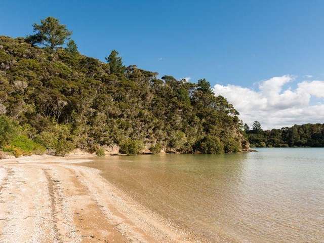 B/105 Te Wahapu Road 1999_2